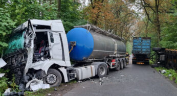Zderzenie dwóch samochodów ciężarowych między Komorznem a Kuźnicą Trzcińską